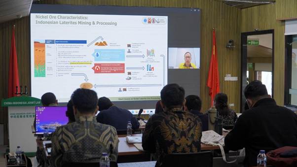 A group of people in a meeting

AI-generated content may be incorrect.